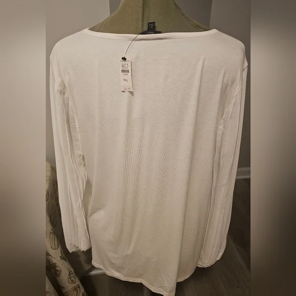 NWT Talbots Elegant Cream Pleated Sleeve Top Sz PXL - Picture 4 of 16
